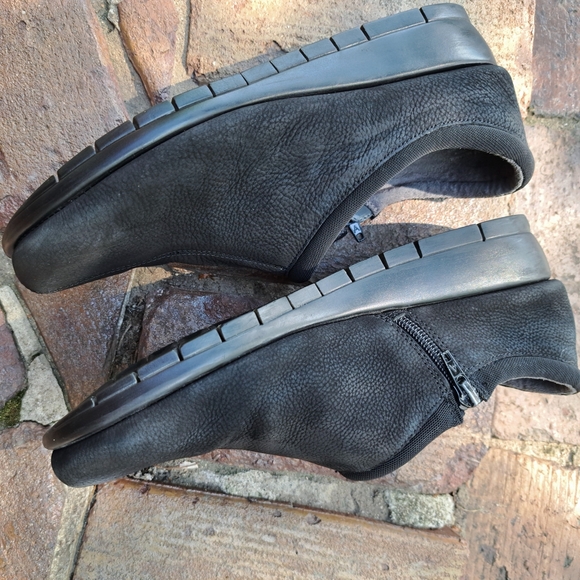 AEROSOLES Womens Black Slip-On Side Zipper Loafers Size 10 - Picture 2 of 5